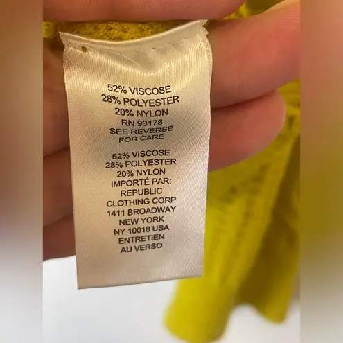 Tahari NWT Women’s Yellow Crew Neck Cable Knit Sweater Size L