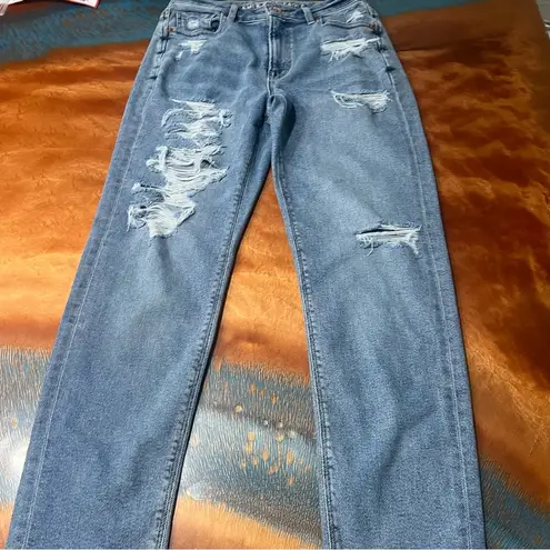 American Eagle  Distressed Mom Jeans Stretch size 4 trashed distressed