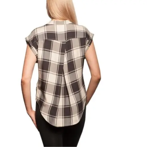 Jack’s Girlfriend Black and Ivory Plaid Button Up Cap Sleeve Casual Shirt, M Size M