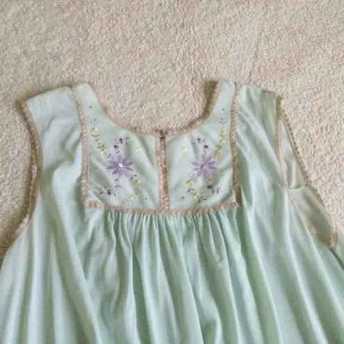 Vintage Lace Trim Embroidered Flowers Panel Nightgown Size 36