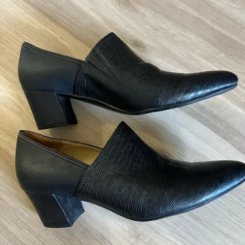 Naturalizer Black Crocodile-Embossed Loafers Size 8.5