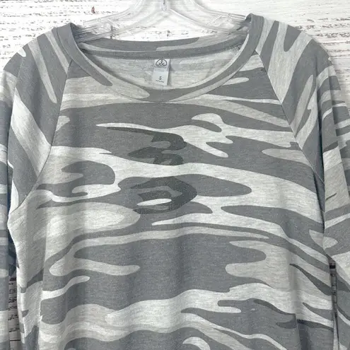 Alternative Women’s Slouchy Grey Camo Pullover Top, EUC, Size Small, MSRP $69