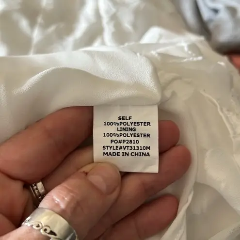 Vine & Love Looks Like Love White Textured Heart Blouse