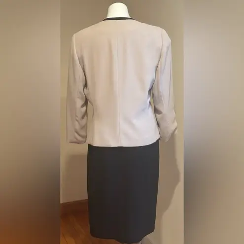 Le Suit Paris New York Beige & Black Top.Skirt Set Top Is Double Breasted Sz 12P