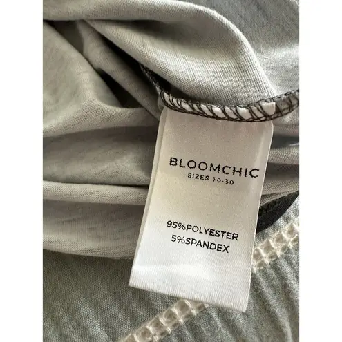 Bloomchic New Multicolor Floral Print Short Sleeve V-Neck T-shirt Gray 14/16 1X