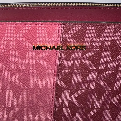 Michael by Michael Kors Jet Set Lg Crossbody in Mulberry Multi Signature Logo Pink