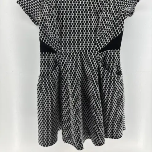 Monteau Dress Size XL Stretch Black White Square Front Pocket Short Sleeve
