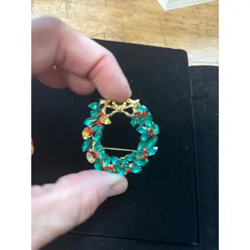 Vintage Christmas Brooches & Earrings Set Gold