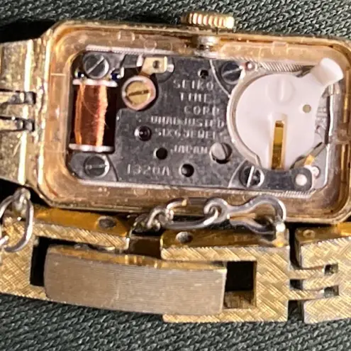 Seiko Gold Tone Watch diamond accents WORKING 1320-5029 r 9n2536 Vintage