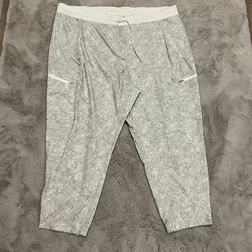 Athleta NWOT Venture Printed Pants Women's Size 26 Gray Lightweight Stretch