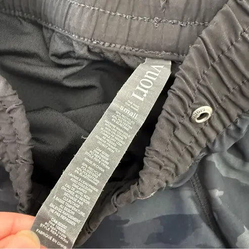 Vuori  Black Camo Clementine Short 2.0 thumbnail 13