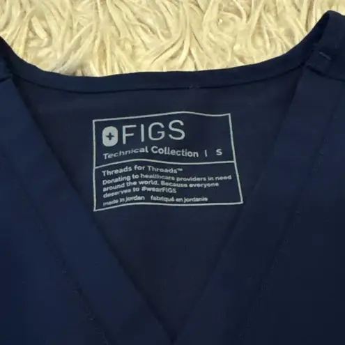 FIGS  purple scrubs top size small