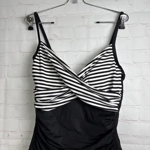 Embrace Your Curves By Miracle Brands Womens M 8/10 Swimsuit Black & White