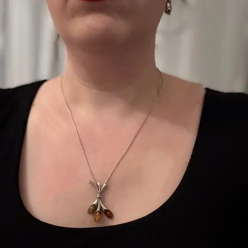 Artisan 925 Sterling Silver Baltic Amber Floral Pendant Necklace Honey Cognac Green