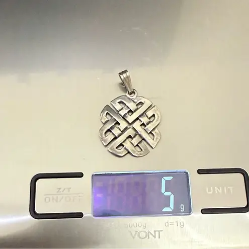 Vintage 925 Sterling Silver Celtic Knot Pendant 5g.