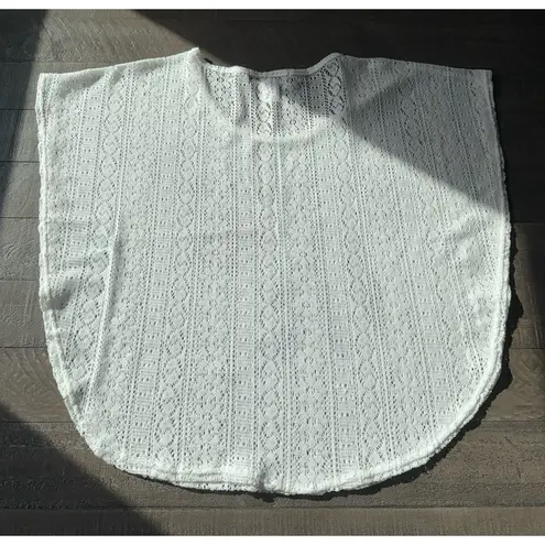 Almost Famous  Women's White with Black Feather Laced Short Sleeve top Size Large