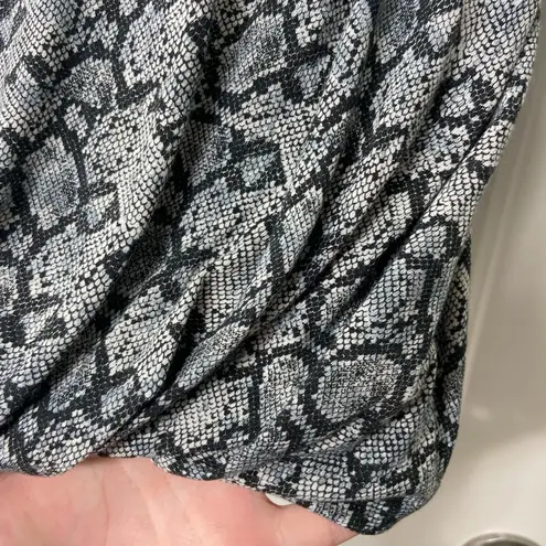 EUC Stone & Sky women’s gray reptile print patterned soft stretch twist skirt S