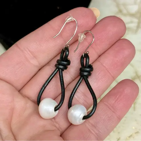 Freshwater Pearl Jewelry Set, Necklace, Earrings, Bracelet on Black Leather Cord White