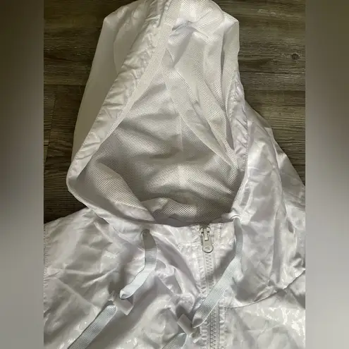 Zyia White Fitted Hoodie Sweatshirt