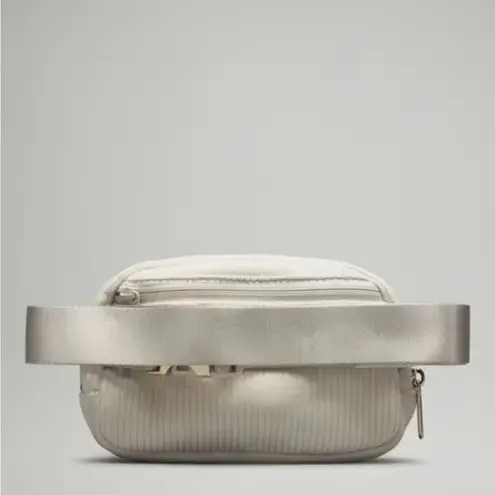 Lululemon Rare  Everywhere Belt Bag Corduroy Bone/Gold Retired Sold Out  NWT thumbnail 4