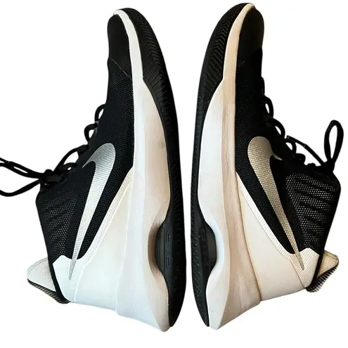 Nike  Air Versitile Womens Basketball Shoes Black White Sneakers Size 8