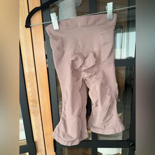 SKIMS  Shapewear Shorts seamless sculpt high waisted above knee sienna nude taupe