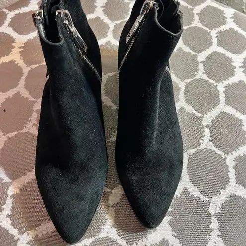 Dolce Vita Black Ankle Boots with Sleek Design Size 6.5