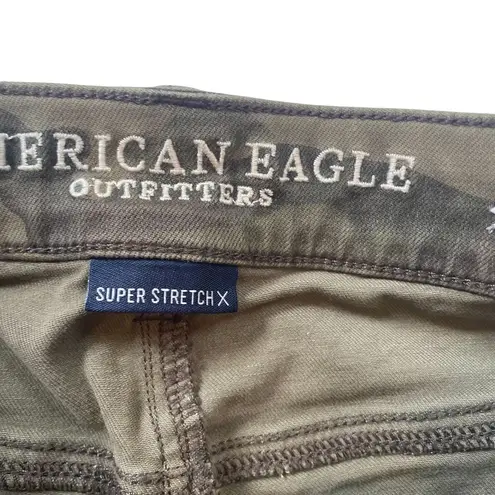 American Eagle women’s super StretchX ripped Camo jegging jeans size 6 Regular