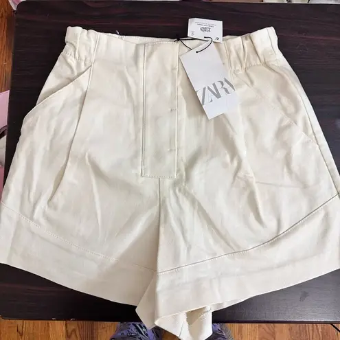 ZARA  Pleaded Bermuda Shorts Size Medium 4661/151/725 Blogger Favorite