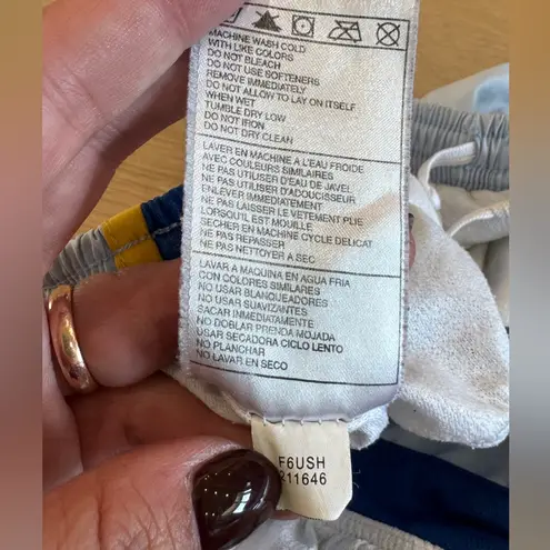 Nike  Dri-FIT running shorts blue
Yellow women’s size large