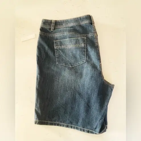 cj banks  Everyday Denim Moderately Curvy Blue Jean Shorts 22W NWT