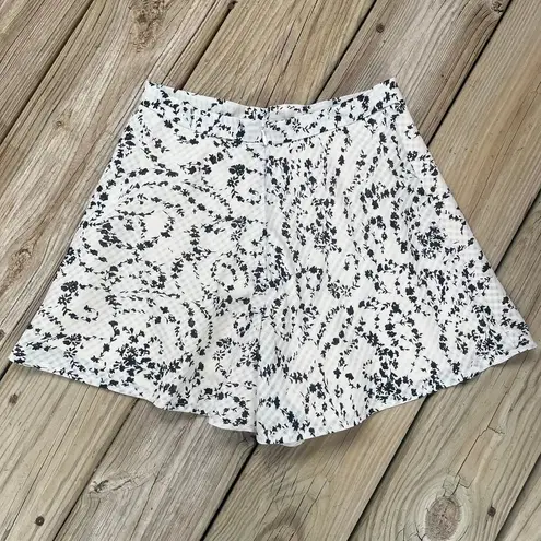The Fifth Label White And Black Floral Print High Waisted Shorts Size XS
