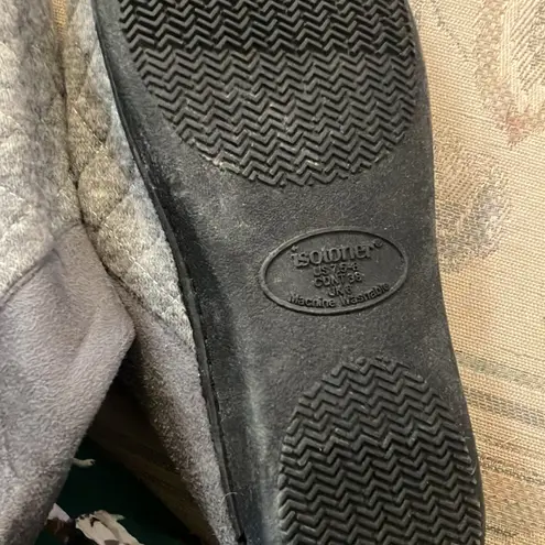 Isotoner Ladies  slippers 7 1/2