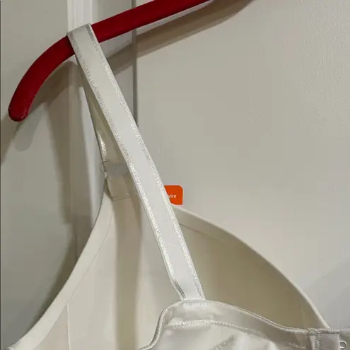 Warners This Is Not A Bra Underwire White NEW Size 40D Push Up Contour T