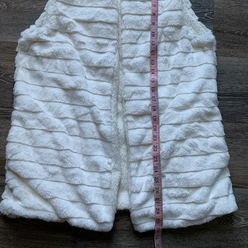 Pink Lily  White Faux Fur Vest L