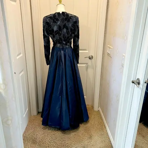 Victoria Royal Ltd Navy Formal Long Beaded Dress in Size 8 Black Tie Wedding Blue