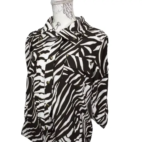 Chico's Zenergy by  NEEMA Cool Zebra Zazu Black White Zip Front Jacket Size M