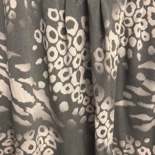 Travel Smith Women's Gray White Cheetah Print Sleeveless Blouse Tank Size Medium