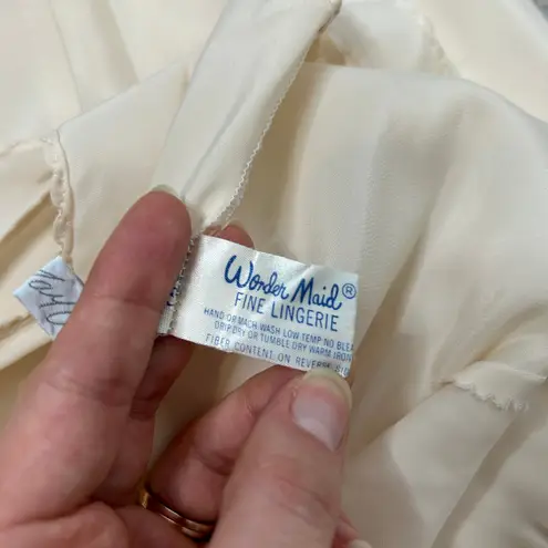 LORD & TAYLOR Vintage Slip Womens Sz Small Wonder Maid Fine Lingerie Union Label