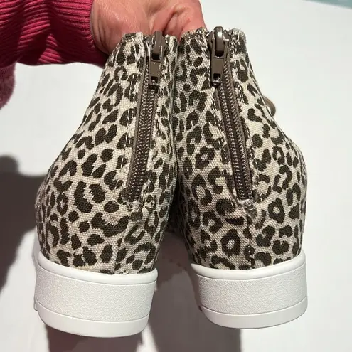 Very G leopard print open sandals Size 9. B61