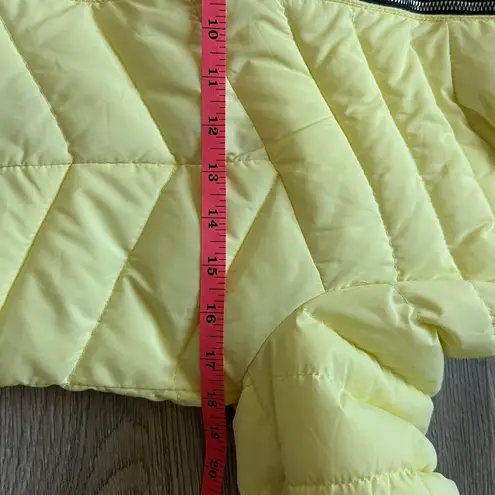 Butter Yellow Down Puffer Jacket Size 44 Quilted Form Fitting Detachable Hood Yellow