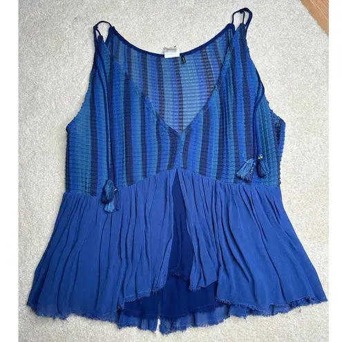 Akemi + Kin : Blue Tones Pleated Sleeveless Blouse
