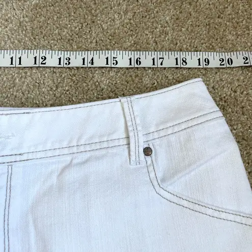 Lane Bryant  Denim Shorts White Contrast Stitching 6” Inseam Women’s Size 18