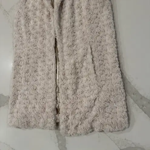 Altar'd State Altar’d State Plush Faux Fur Long Vest Womens Small Cream Cozycore Lined Pockets