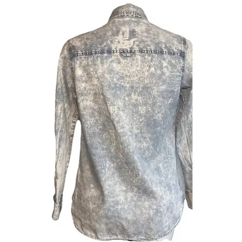 Bullhead Women's Blue Acid Wash Chambray Button Up Shirt Top Size M Size M
