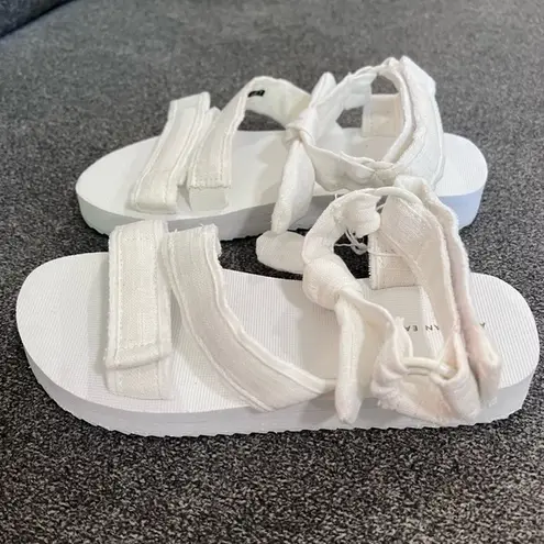 American Eagle NWT  Sandals