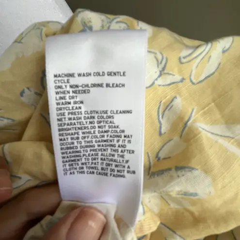 Uniqlo Yellow Floral  Button-Up Top Linen Blend Feminine Beachy Tropical