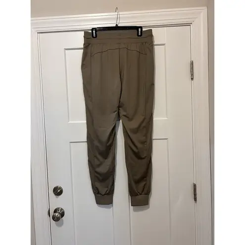 The American Outdoorsman Woman's Pants Performance Quilted Jogger Tan Size L Size L