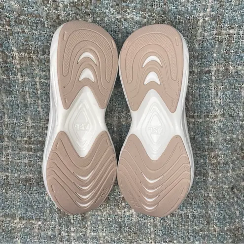 APL : Athletic Propulsion Labs Streamline Sneakers in Rose Dust/Champagne/White