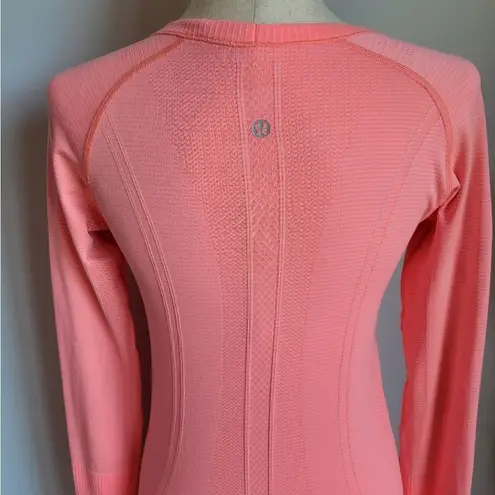 Lululemon  Swiftly Tech Long Sleeve Crew Heathered Very Light Flare Top, Size 6